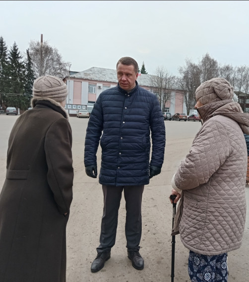 Глава района Сергей Фартуков провел рабочий выезд по обращениям граждан. Глава района Сергей Фартуков провел рабочий выезд по обращениям граждан.