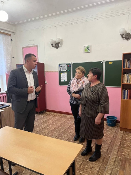 Глава района Сергей Фартуков посетил с рабочим визитом посетил село Юнгеровка. Глава района Сергей Фартуков посетил с рабочим визитом посетил село Юнгеровка.