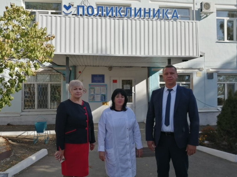 Исполняющий обязанности главы района Сергей Фартуков посетил с рабочим визитом Лысогорскую районную больницу. Исполняющий обязанности главы района Сергей Фартуков посетил с рабочим визитом Лысогорскую районную больницу.