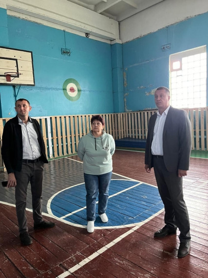 Исполняющий обязанности главы района Сергей Фартуков посетил учреждения социальной сферы в селах Шереметьевка, Большая Рельня и поселке Яблочный. Исполняющий обязанности главы района Сергей Фартуков посетил учреждения социальной сферы в селах Шереметьевка, Большая Рельня и поселке Яблочный.