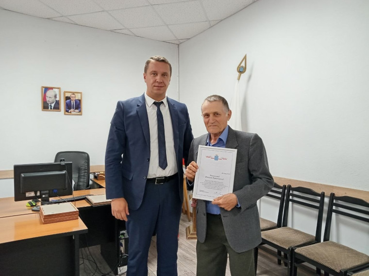 Исполняющий обязанности главы района Сергей Фартуков встретился с активистами волонтерских объединений района, которые помогают участникам специальной военной операции. Исполняющий обязанности главы района Сергей Фартуков встретился с активистами волонтерских объединений района, которые помогают участникам специальной военной операции.