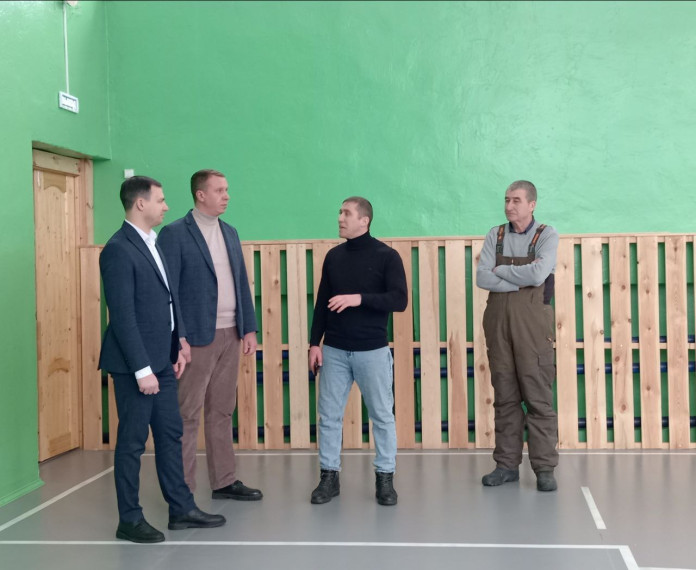 Глава Лысогорского района Сергей Фартуков и министр спорта Саратовской области Олег Дубовенко провели рабочую встречу. Глава Лысогорского района Сергей Фартуков и министр спорта Саратовской области Олег Дубовенко провели рабочую встречу.