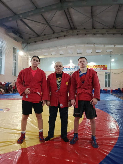 На базе ФОК "Олимп" продолжаются сборы по самбо. На базе ФОК "Олимп" продолжаются сборы по самбо.