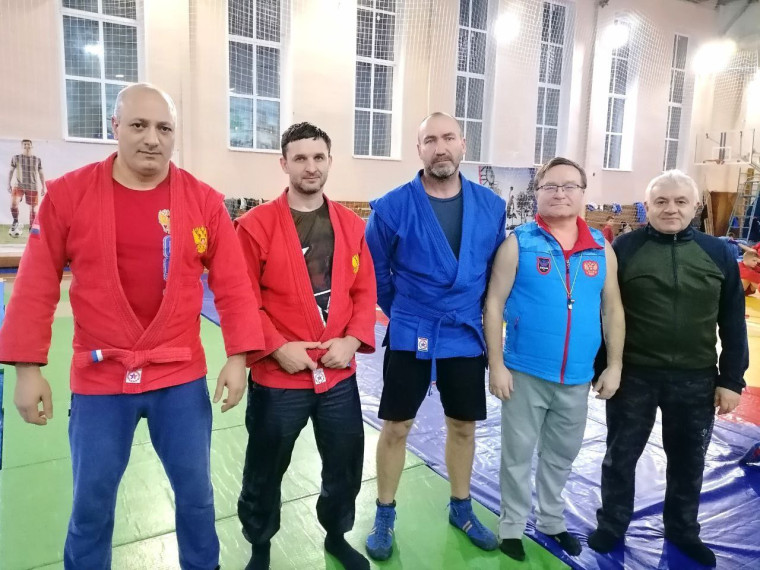 В Лысогорском ФОК "Олимп" проходят учебно-тренировочные сборы по самбо. В Лысогорском ФОК "Олимп" проходят учебно-тренировочные сборы по самбо.