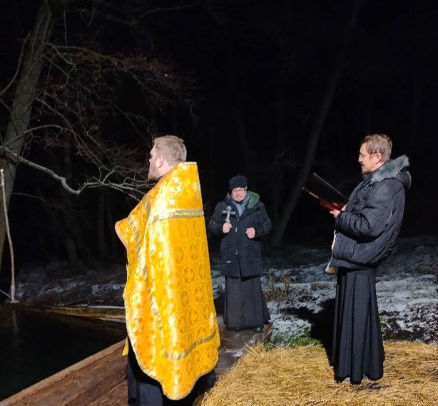 В Крещенскую ночь в Новой Красавке проведен обряд освящения воды. В Крещенскую ночь в Новой Красавке проведен обряд освящения воды.