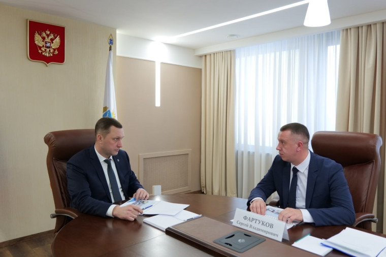 Планы по развитию Лысогорского района в 2025 году обсудили на встрече губернатор Роман Бусаргин и глава муниципалитета Сергей Фартуков. Планы по развитию Лысогорского района в 2025 году обсудили на встрече губернатор Роман Бусаргин и глава муниципалитета Сергей Фартуков.