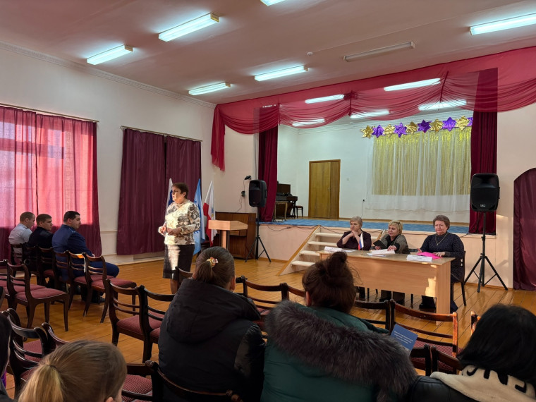 В Лысогорской школе № 2 состоялось родительское собрание на тему " Целевое обучение". В Лысогорской школе № 2 состоялось родительское собрание на тему " Целевое обучение".