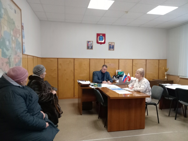 По поручению губернатора области Романа Викторовича Бусаргина глава Лысогорского района провел личный приём граждан. По поручению губернатора области Романа Викторовича Бусаргина глава Лысогорского района провел личный приём граждан.