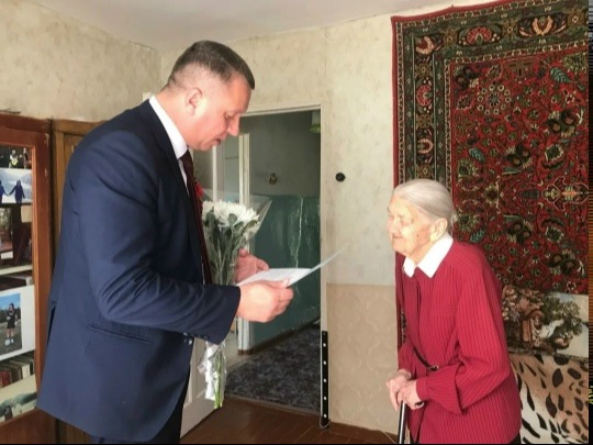 🇷🇺🎖Глава Лысогорского района Сергей ФАРТУКОВ поздравил тружениц тыла с наступающим Днем Победы.